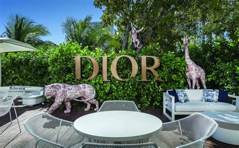 cafe Dior design district